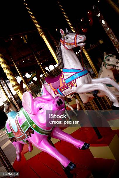 Foto de Carrossel De Paris e mais fotos de stock de Arte, Cultura e Espetáculo - Arte, Cultura e Espetáculo, Atração de Parque de Diversão, Cavalo - Família do cavalo
