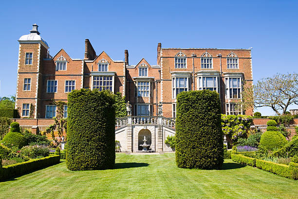 classic Victorian Architecture, ornate detailing, decorative brickwork, bay windows, Edwardian Architecture, red brick facades, Georgian Architecture and use of brick or stucco. Stucco Facades. Traditional Brick Facades, Rows of Terraced Houses in Notting Hill & Holland Park, Royal Borough of Kensington and Chelsea, Greater London, United Kingdom.