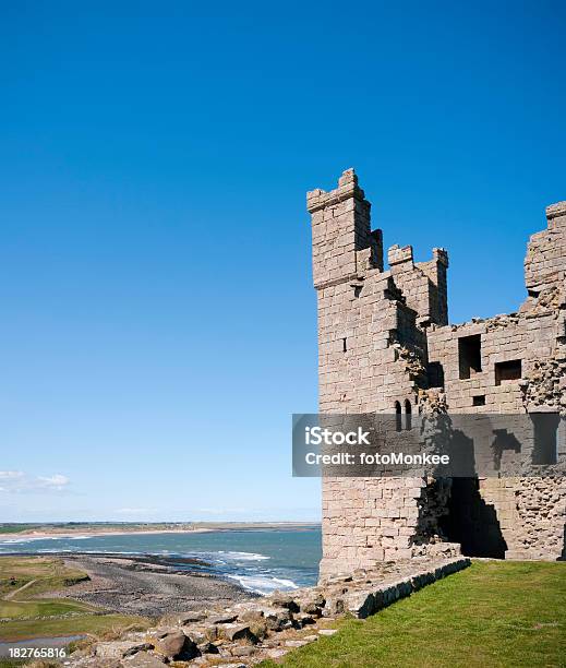 Lilburn Tower Castello Di Dunstanburgh E Costa Del Northumberland Regno Unito - Fotografie stock e altre immagini di Acqua