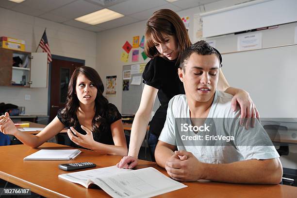 Photo libre de droit de Cougar Enseignant banque d'images et plus d'images libres de droit de Enseignant - Enseignant, Flirter, Adolescent