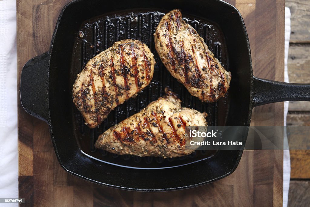 鶏胸肉のグリル - 鶏胸肉のロイヤリティフリーストックフォト