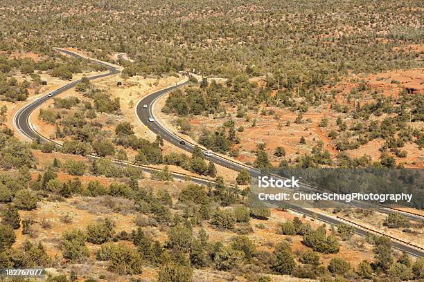 Autostrada Paesaggio Deserto - Fotografie stock e altre immagini di Ambientazione esterna - Ambientazione esterna, Area selvatica, Arizona