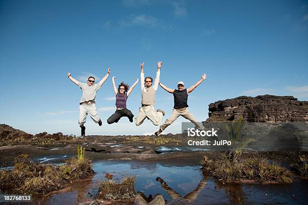 Bis Stockfoto und mehr Bilder von Aktiver Lebensstil - Aktiver Lebensstil, Aktivitäten und Sport, Ausgestreckte Arme