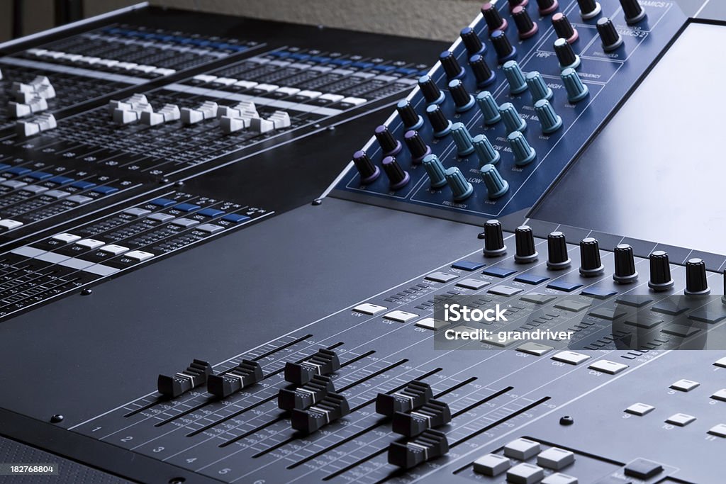 Audio digitale professionale e Console di registrazione - Foto stock royalty-free di Amplificatore