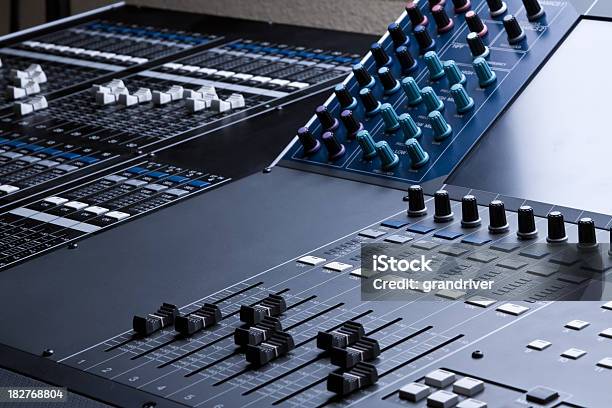 Audio Digitale Professionale E Console Di Registrazione - Fotografie stock e altre immagini di Amplificatore