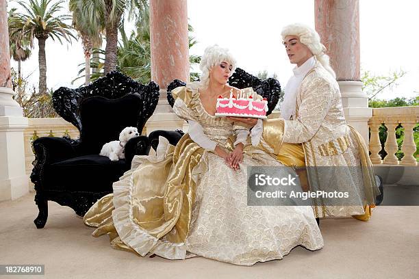 Dos De Los Royals Celebra Cumpleaños Foto de stock y más banco de imágenes de Adulto - Adulto, Aire libre, Animal