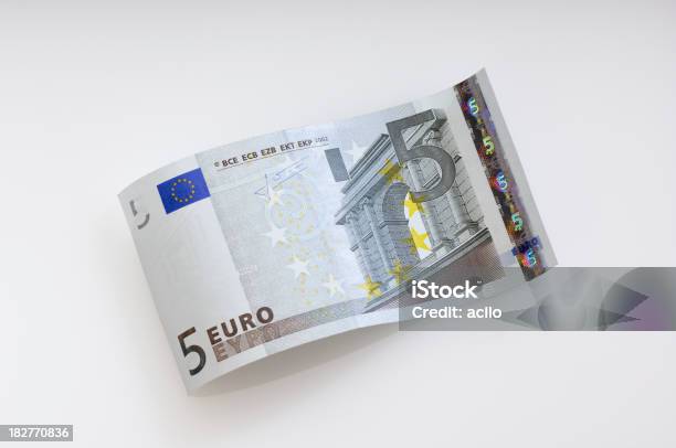 Foto de Ter Desfraldado Nota De Cinco Euros e mais fotos de stock de Nota de Cinco Euros - Nota de Cinco Euros, Nota, Número 5
