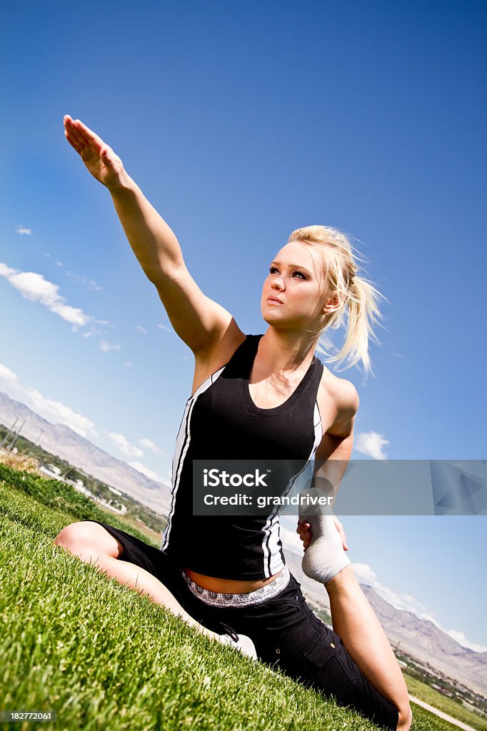 Pretty Girl haciendo Yoga - Foto de stock de Abdominales libre de derechos