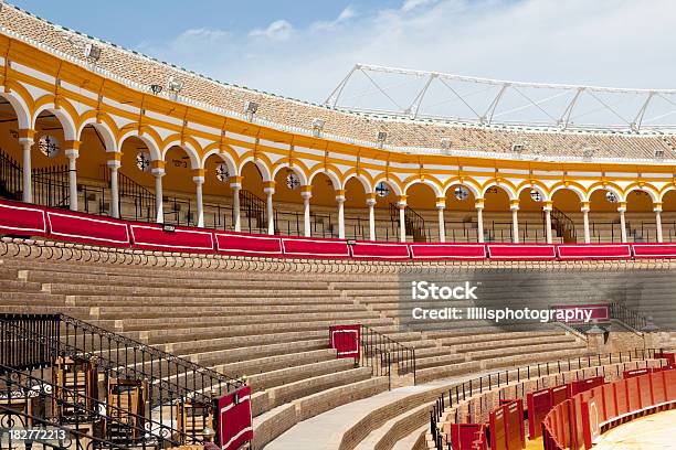 Bullfighting 어리나 In 세빌랴 스페인 0명에 대한 스톡 사진 및 기타 이미지 - 0명, 건축적 특징, 노랑