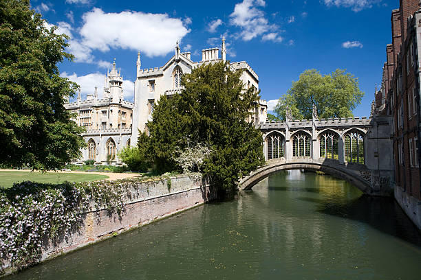 bridge of sighs, st. john's college-cambridge - bridge of sighs fotos stock-fotos und bilder