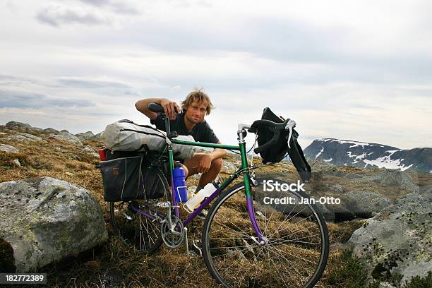 Radfahren In Norwegen Stockfoto und mehr Bilder von Fahrrad - Fahrrad, Reisegepäck, Radfahren