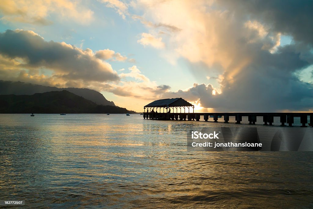 Baía de Hanalei pôr do sol no Havaí - Foto de stock de Baía royalty-free