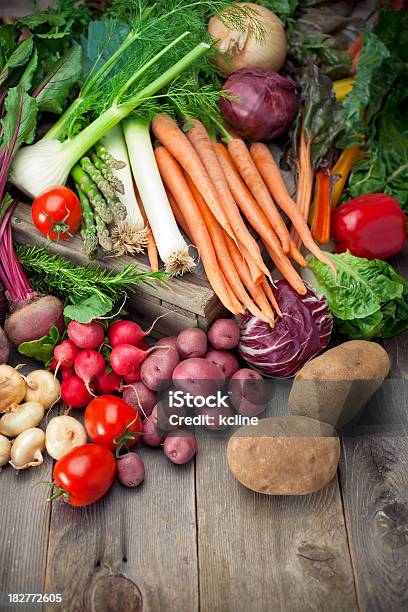 Warzywa Organicznych - zdjęcia stockowe i więcej obrazów Marchewka - Marchewka, Por - Rodzina czosnkowatych, Rzodkiewka