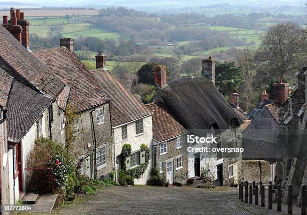 英語の眺め - 村のストックフォトや画像を多数ご用意 - 村, 英国 ドーセット, かやぶき屋根