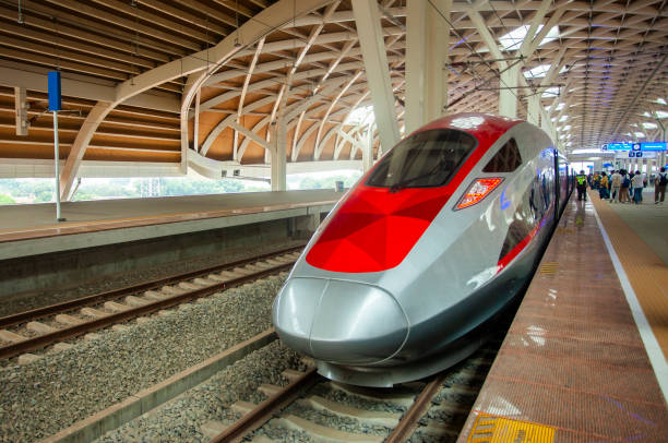 jakarta-bandung high-speed train, a new and modern mode of transportation that connects the cities of bandung and jakarta. this service is called whoosh and is ready to depart from halim station, jakarta. - depart imagens e fotografias de stock