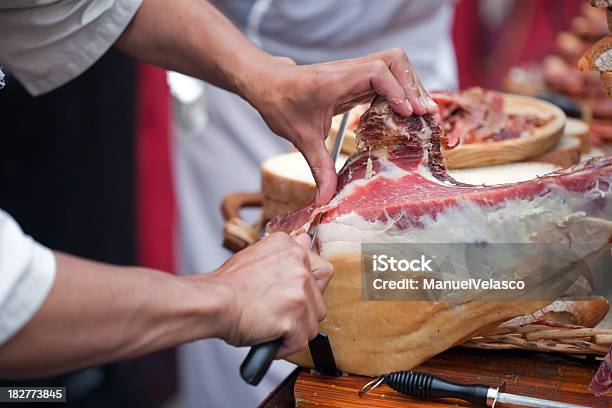 Jamón Serrano Foto de stock y más banco de imágenes de Alimento - Alimento, Carne, Carnicero