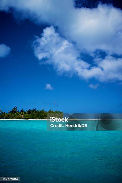 Foto de Lagoa De Bora Bora e mais fotos de stock de Azul - Azul, Azul Real, Beleza natural - Natureza