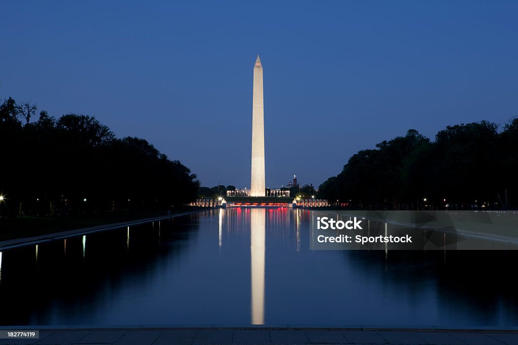 Monumento a Washington e Piscina riflettente - Foto stock royalty-free di Monumento a Washington - Washington DC