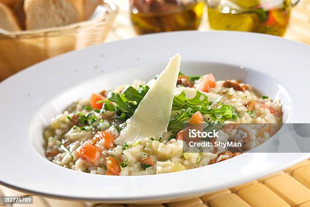 Foto de Risoto Com Frango E Tomates Cereja e mais fotos de stock de Arroz - Alimento básico - Arroz - Alimento básico, Comida, Comida e bebida