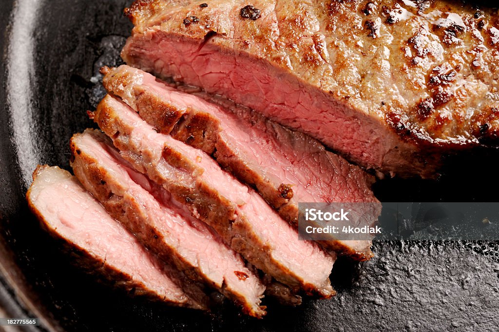 bistecca - Foto stock royalty-free di Bistecca di manzo