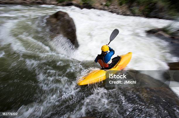 White Water Kayak - Fotografie stock e altre immagini di Kayaking - Kayaking, Rapida - Fiume, Acqua