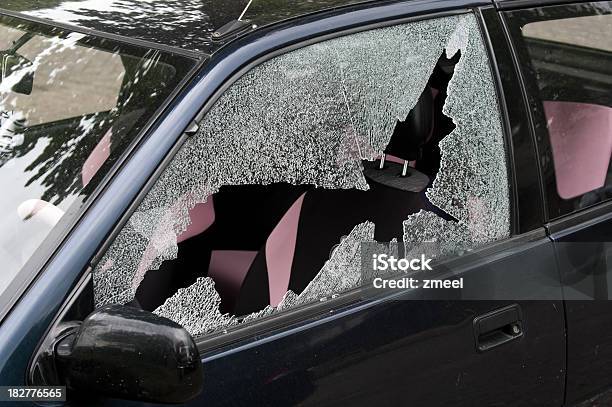 Окно Smashed Автомобиль — стоковые фотографии и другие картинки Автомобиль - Автомобиль, Сломанный, Окно