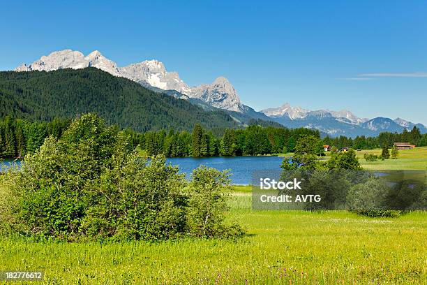 ババリア風景湖バーンズ Zugspitz アゲインスト実装 - ドイツのストックフォトや画像を多数ご用意 - ドイツ, 湖, 草地