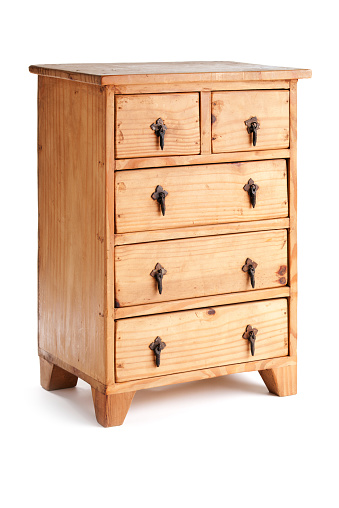Armario, un tocador de madera rústica muebles con cajones Aislado en blanco photo