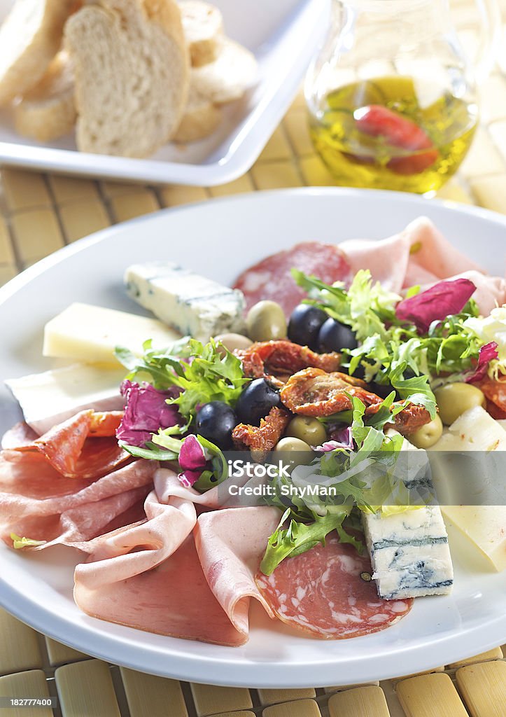 Juego de aperitivos al estilo italiano - Foto de stock de Aceite de oliva libre de derechos