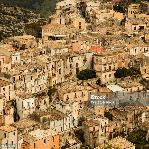 Cidade Velha De Ragusa Itália - Fotografias de stock e mais imagens de Antigo - Antigo, Ao Ar Livre, Apodrecer