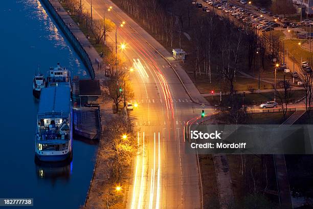 Urban Waterfront Bei Nacht Stockfoto und mehr Bilder von Abenddämmerung - Abenddämmerung, Anlegestelle, Auto