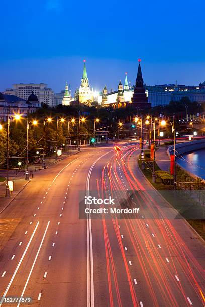 City Road In Der Nähe Des Moskauer Kreml Bei Nacht Stockfoto und mehr Bilder von Architektur - Architektur, Auto, Außenaufnahme von Gebäuden