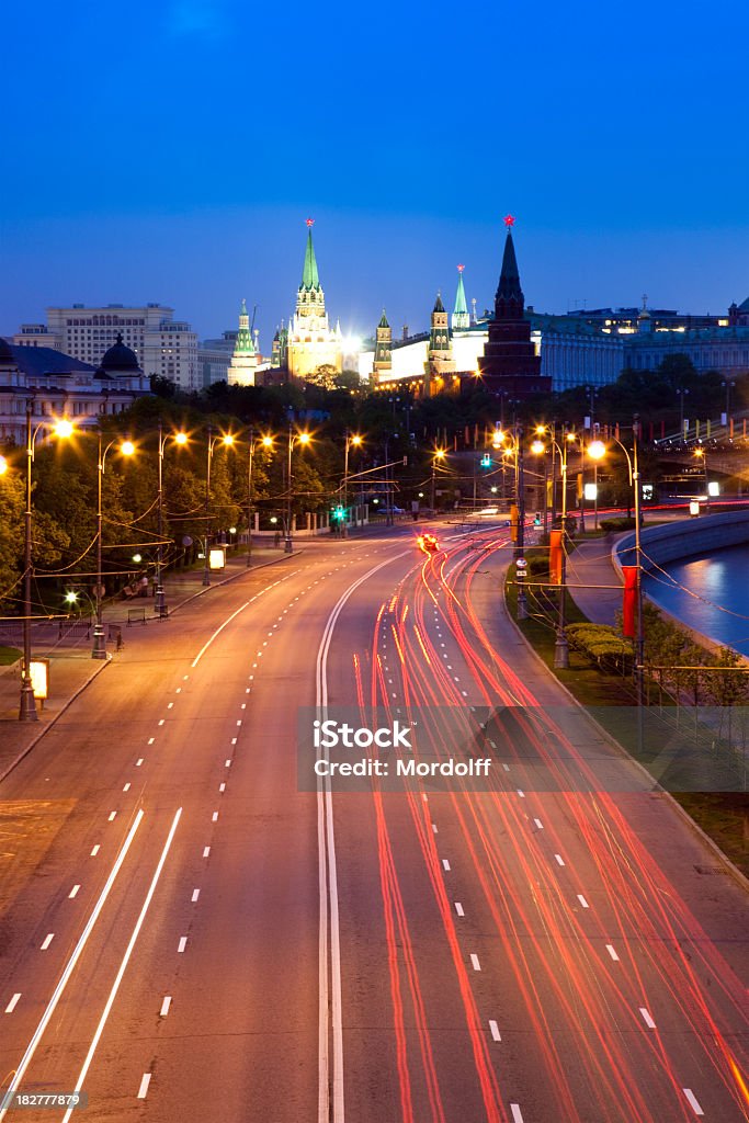 City road, cerca de la ciudad de Moscú Kremlin en la noche - Foto de stock de Aire libre libre de derechos