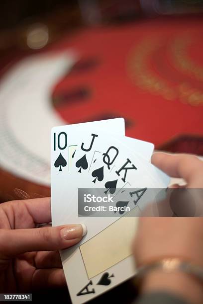 Apostas Poker Royal Flush - Fotografias de stock e mais imagens de Acaso - Acaso, Adulto, Apostas desportivas