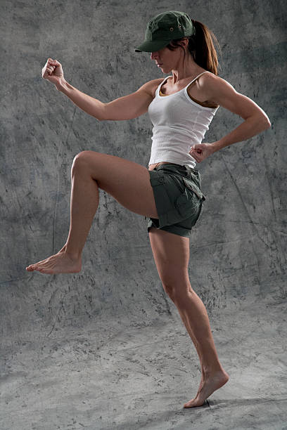 possiamo di lotta - karate women kickboxing human foot foto e immagini stock