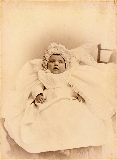victorian bebê vintage fotografia - victorian style fotos imagens e fotografias de stock