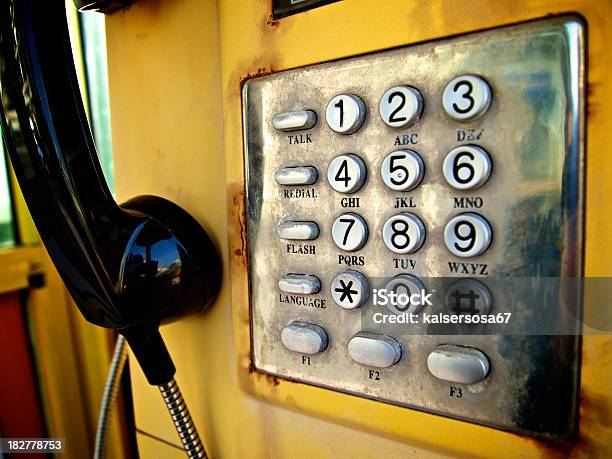 Botões Em Tom De Toque De Telefone Público - Fotografias de stock e mais imagens de Amarelo - Amarelo, Ao Ar Livre, Auscultador de Telefone