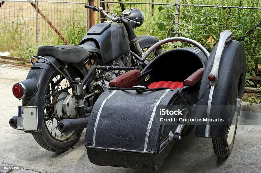 Vintage Motocykl z Sidecar - Zbiór zdjęć royalty-free (Kosz boczny)