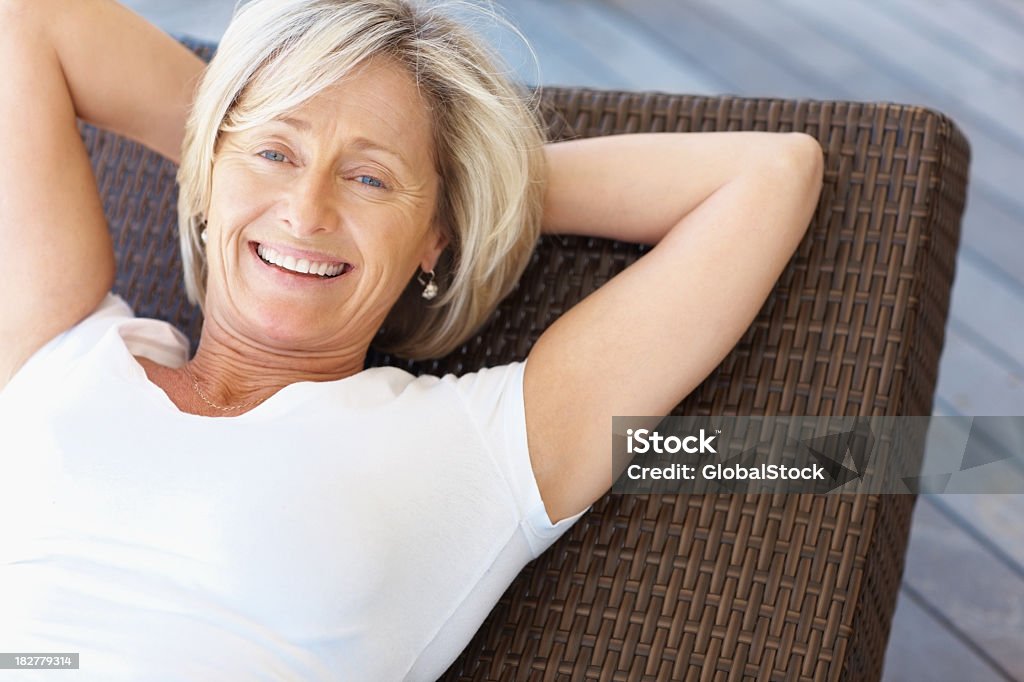 Porträt einer lächelnden entspannte Ältere Frau - Lizenzfrei 55-59 Jahre Stock-Foto