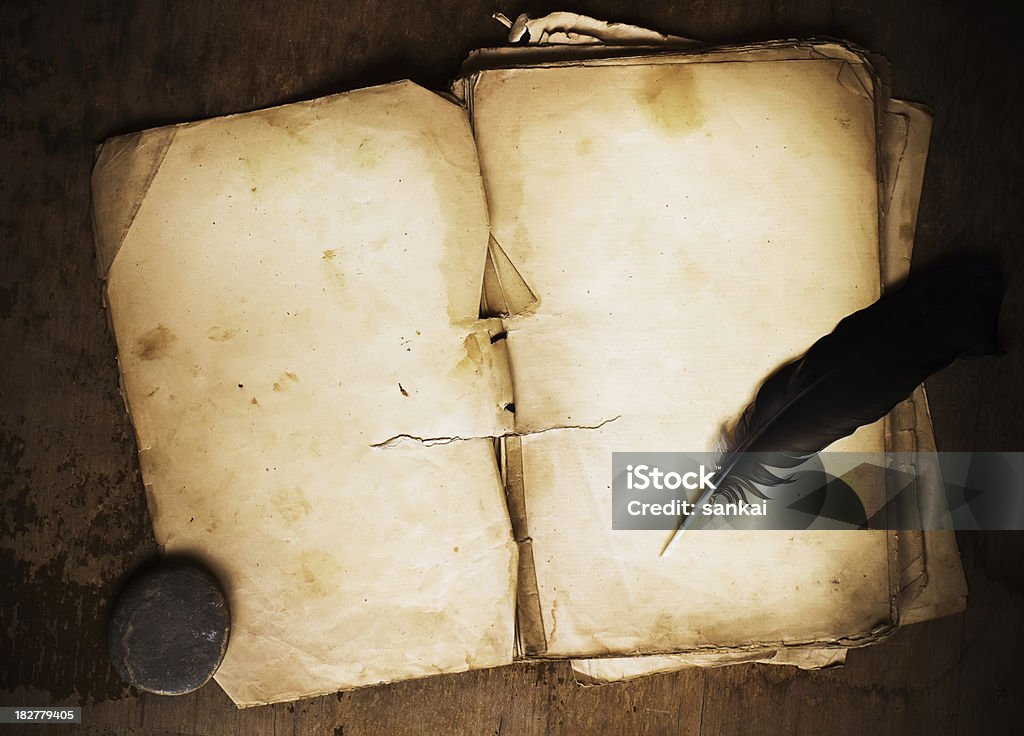 Papier Vintage et plumes - Photo de D'autrefois libre de droits