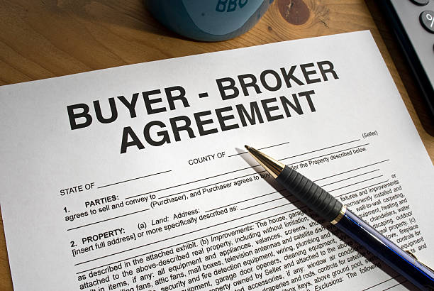 istock Buyer Broker Real Estate Agreement 182779562