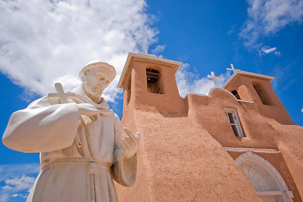 sudoeste da igreja de saint estátua e - ranchos de taos imagens e fotografias de stock