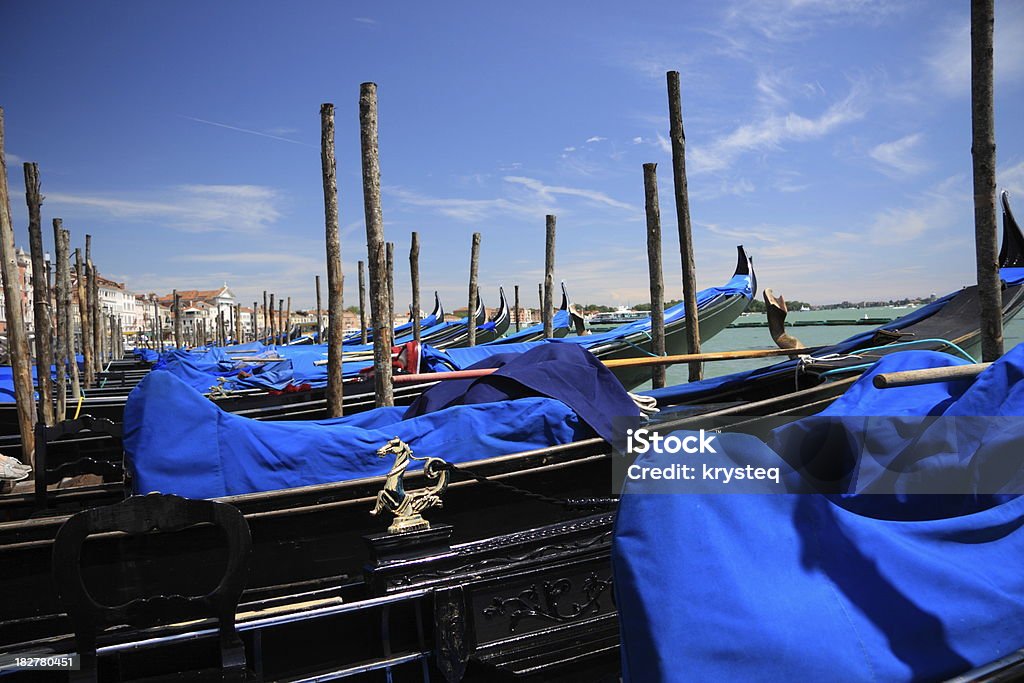 Gondolami w Wenecji - Zbiór zdjęć royalty-free (Bez ludzi)