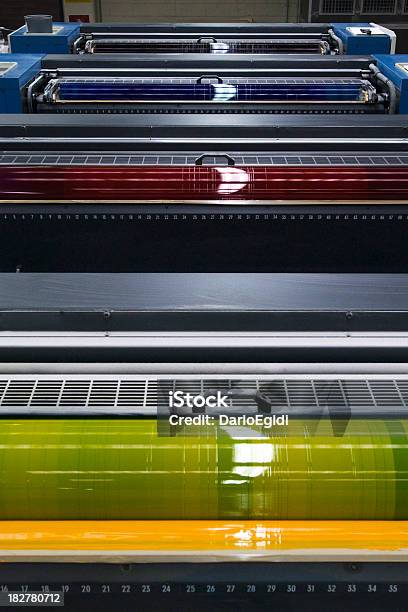 Dettaglio Di Quattro Colori Di Stampa In Macchina - Fotografie stock e altre immagini di Industria tipografica - Industria tipografica, Ambientazione interna, Attrezzatura