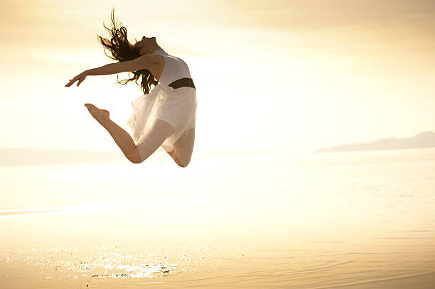 istock Dancer jumps in the water 182781783
