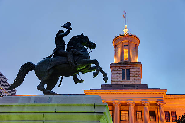 capitólio do estado do tennessee - nashville tennessee state capitol building federal building imagens e fotografias de stock