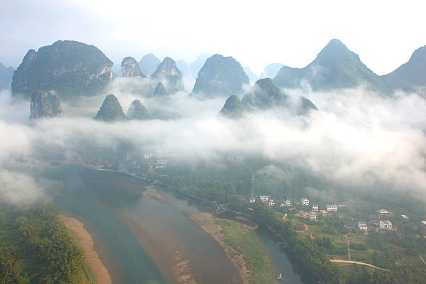 vista aérea de xingping, yangshuo, li río - xingping fotografías e imágenes de stock