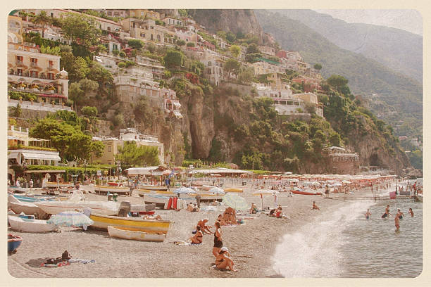positano beach day - vintage pohlednice - dokonalost fotky - stock snímky, obrázky a fotky