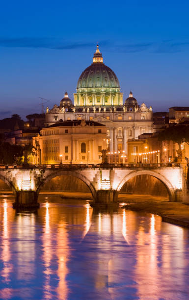 st peters basilique et le tibre, rome, italie - st peters basilica photos et images de collection