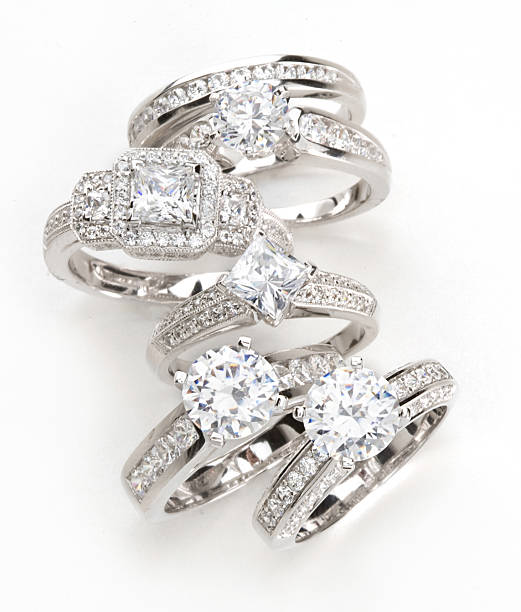diamond rings - elmas yüzük stok fotoğraflar ve resimler